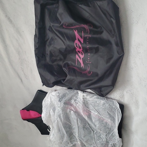 NEW Zoot Womans W Z Force 1.0 SL Triathlon Wetsuit Sleeveless Black/Beet… - Picture 16 of 16